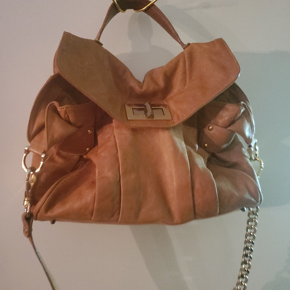 BE&D DISTRESSED LEATHER SACHEL CROSSBODY HANDBAG